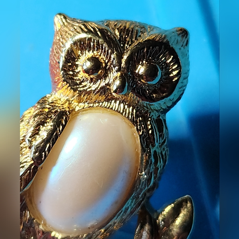 Golden Owl with Mabe Pearl Pin/Brooch - Picture 1 of 3